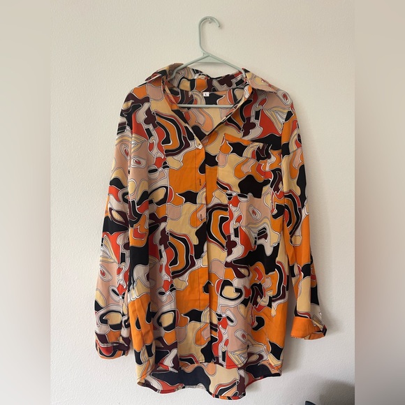 SHEIN Abstract Patterned Button Down - Picture 2 of 5